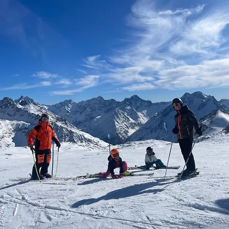 Panoramic Mountain View Apt, 65m2 With Parking, 6 Guests Les Deux Alpes